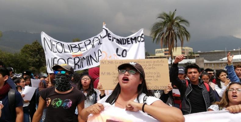 Students protest proposed budget cuts and austerity for public education in Quito.  Nov. 19, 2018    Photo: teleSUR