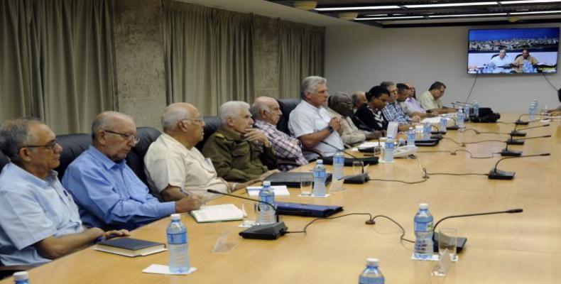 Cuban president evaluates measures adopted in the wake of Hurricane Michael.  Photo: Cubadebate