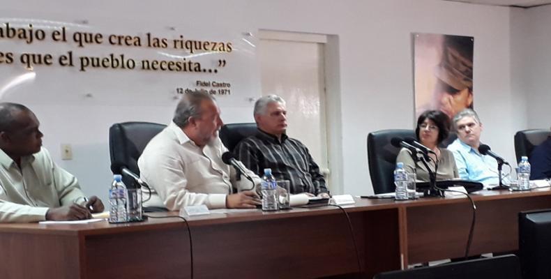 Díaz-Canel señaló la necesidad de vincular a los adiestrados con los procesos de cada entidad. Fotos: @PresidenciaCuba