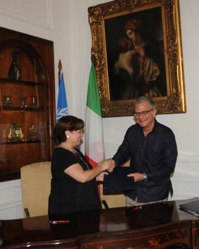 Consuelo Vidal-Bruce y Andrea Ferrari en La Habana. Foto: PL