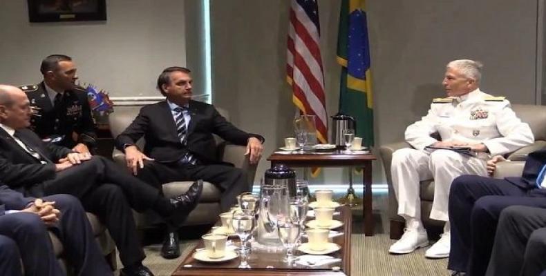 El presidente brasileño, Jair Bolsonaro, y el almirante Craig Faller, comandante del Comando Sur estadounidense. Foto: Agencias.