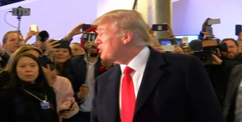 US President Donald Trump talks to reporters at Davos (Photo: AP)