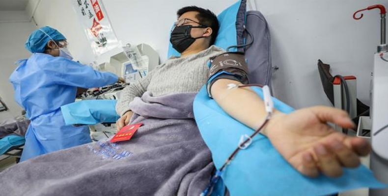A doctor who has recovered from the COVID-19 infection, donating plasma, in Wuhan, China.  (Photo: AFP)