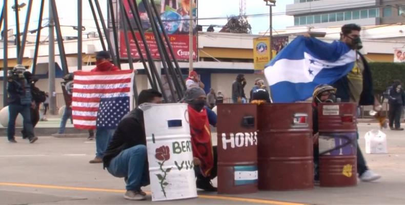 Hondurans resume protests against electoral fraud (Photo: Reuters)