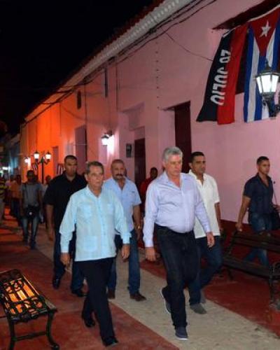 Vice presidente cubano, Miguel Dçiaz-Canel recorre el boulevard de Sancti Spíritus, sede del 26 de Julio.
