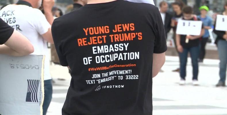 Young Jewish activists protest U.S. embassy.  Photo: Democracy Now