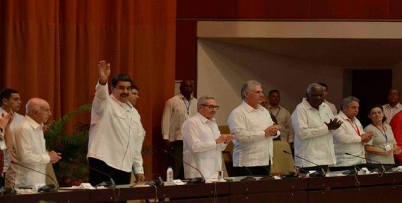 Raúl Castro, Miguel Díaz-Canel y Nicolás Maduro en la clausura del Encuentro. Foto: Presidencia Cuba/ Twitter.