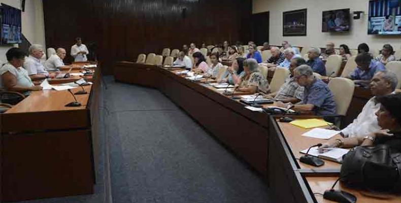 El mandatario reconoció el salto de calidad en la atención al sensible tema de la preservación de la memoria histórica de Cuba. Foto: Estudios Revolución