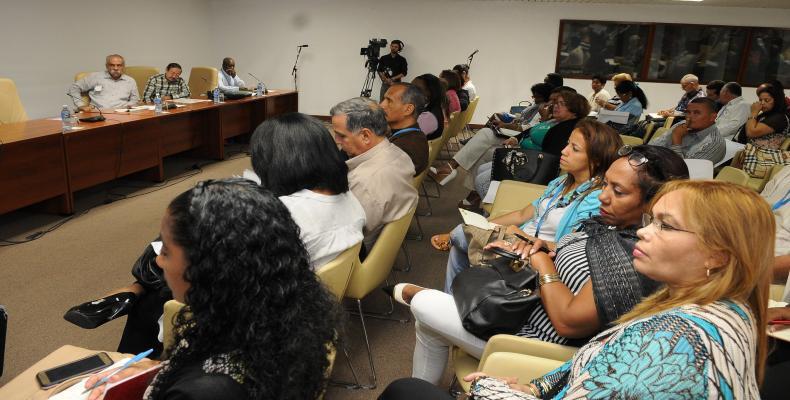 Comisión de salud y deporte de la Asamblea cubana. Foto/ Periódico Granma