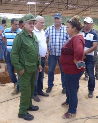 Espinosa Martín recorrió varias instalaciones guantanameras. Foto: Jorge Luis Merencio