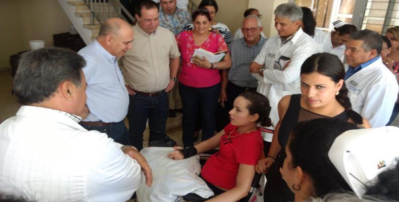 Mailén recibe atención médica en el CIREN. Fotos: @DrRobertoMOjeda