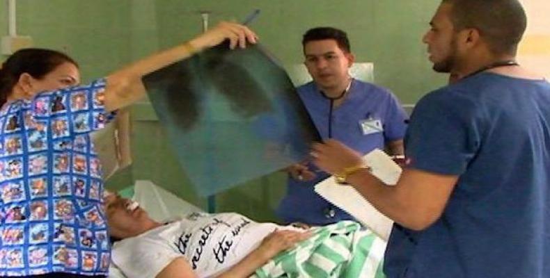 Accidentada recibe atención Accidentada recibe atención