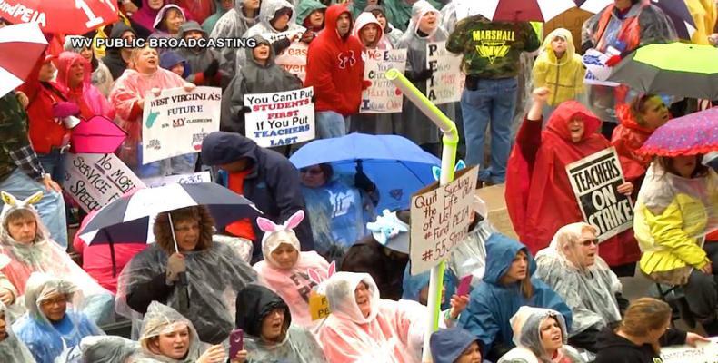 Teachers hit the bricks in labor action in West Virginia.  Photo: Democracy Now