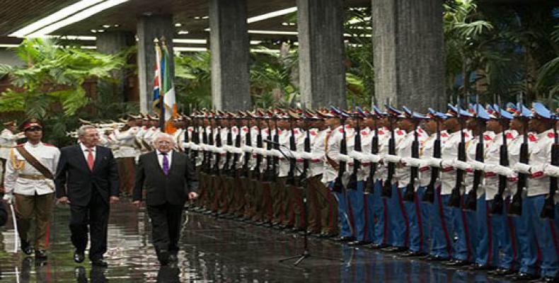 Recibimiento oficial al presidente de Irlanda