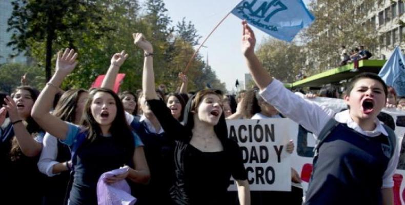 Fuerzas Especiales de Carabineros de Chile desalojaron a estudiantes que tomaron en protestas el último 26 de mayo el Instituto Nacional y el Liceo Amunátegui,