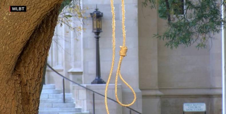 Nooses found outside Mississippi capitol.  Photo: WLBT-TV