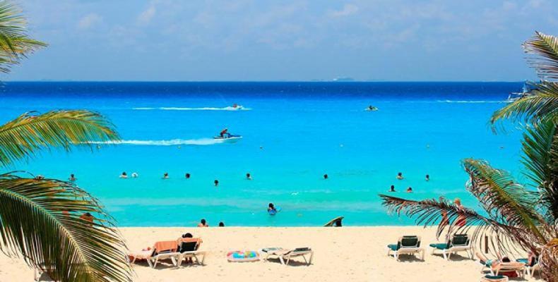 El tercer polo turístico más popular del mundo, restauró en el último quinquenio, 2, 5 kilómetros de su playa.Foto:Internet.