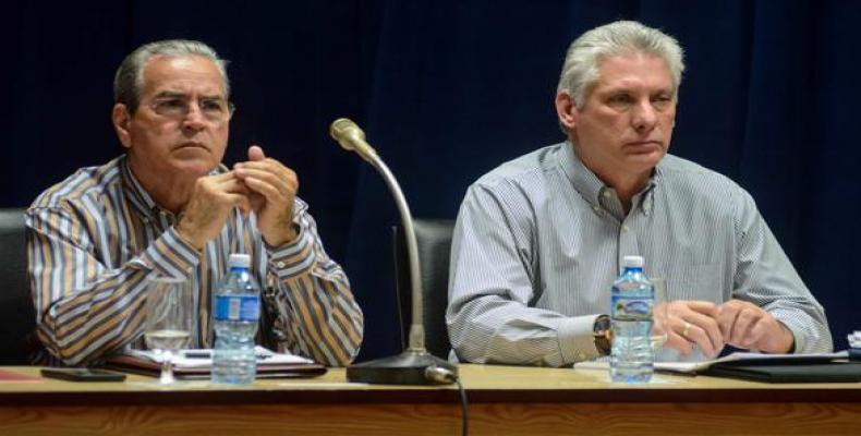 José Ramón Saborido, Ministro de Educación Superior (I) y Miguel Díaz-Canel, Primer Vicepresidente cubano(D). Foto: Abel Padrón/ACN