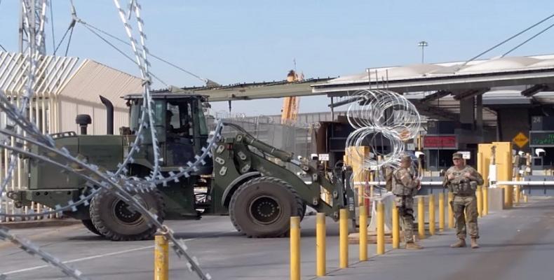 Pentagon chief Mattis visits 6,000 troops at U.S.-Mexico border.  Photo: Reuters