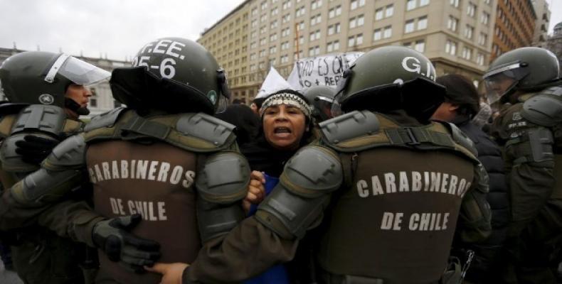 Represión de los carabineros de Chile a marcha mapuche