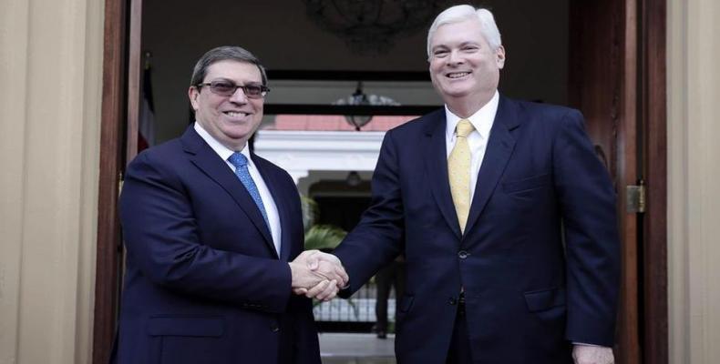 Foreign minister Bruno Rodriguez with Costar Rican counterpart, Manuel Ventura.