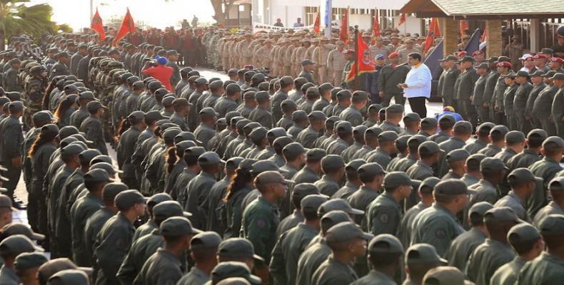 El presidente venezolano reconoce moral y disciplina de la Infantería de Marina Bolivariana. Foto: Venezolana de Televisión