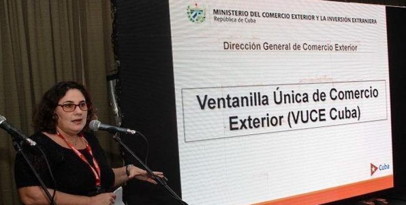 Vivian Herrera during the presentation of VUCE in the 36th International Fair of Havana (FIHAV 2018). (Photo: Marcelino Vázquez / ACN).