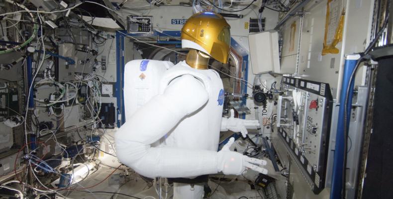 El humanoide Robonaut-2 en la EEI, 2 de enero de 2013. NASA / Reuters