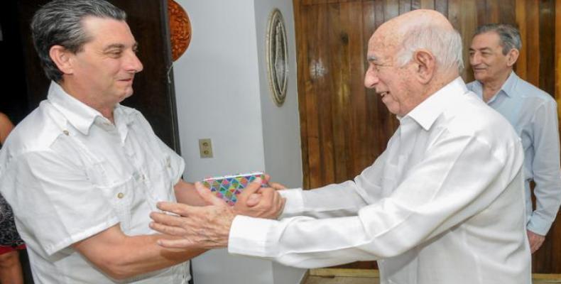 José Luis Centella (I) junto a José Ramón Machado Ventura (D), en La Habana. Foto: Jose M. Correa