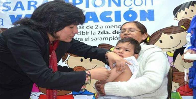 Bolivia implementa programas sociales de gran impacto fundamentalmente a sectores vulnerables como niños, mujeres y ancianos.(Foto/archivo)