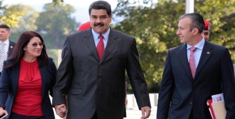 El Aissami junto a Maduro y Cilia. Foto: Prensa presidencial