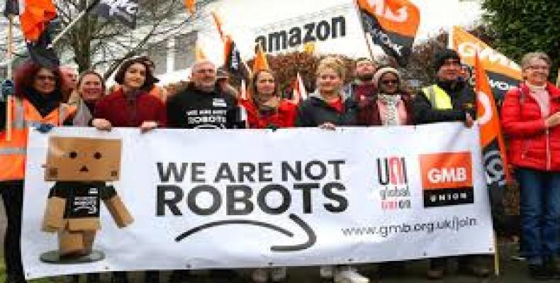 Amazon workers during a strike organized this March.   Photo: EFE