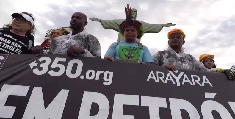 Brazilian indigenous protest largest oil auction in country's history.  (Photo: Internet)