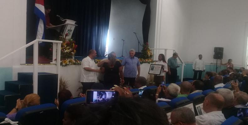 Durante el acto, también fueron reconocidas entidades destacadas en la rehabilitación del inmueble. Fotos: @PresidenciaCuba