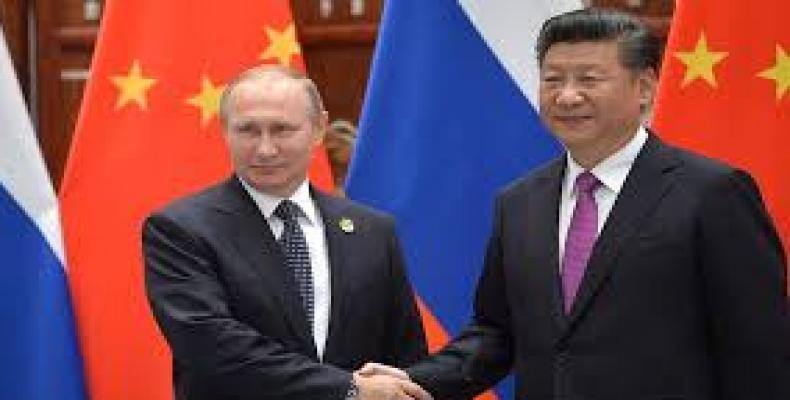 Presidente ruso, Vladimir Putin, analizó con su similar chino, Xi Jinping