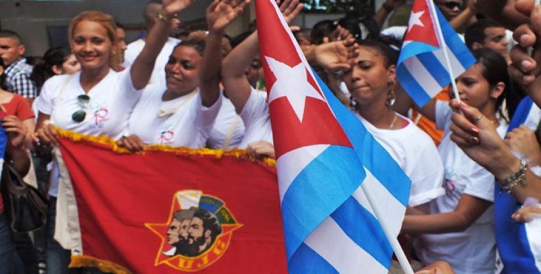 Young people will observe Cuba's referendum on new Constitution.  Photo: Granma