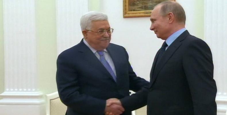 Palestinian President Mahmoud Abbas meets with Russian President Vladimir Putin.  Photo: Reuters