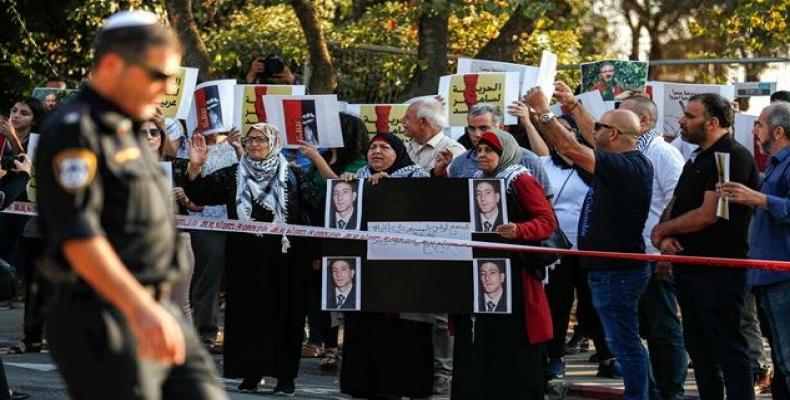 Palestinians demonstrate in support of Samer al-Arbid. (Photo: AFP)