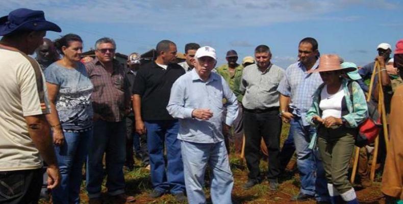 Machado Ventura en centro agrícola de Perico