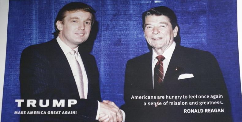 Former U.S. President Ronald Reagan shakes hands with the future president, Donald Trump.  (Photo: AP)