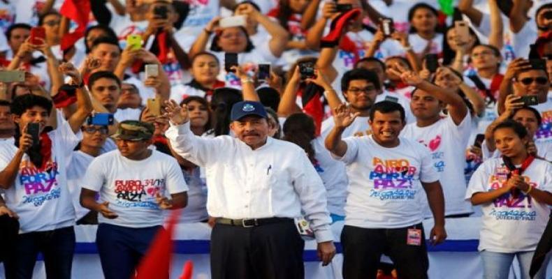 Daniel Ortega en manifestación popular en Managua