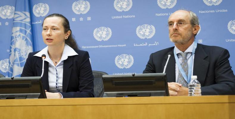 Expertos de la ONU, Elzbieta Karska (izq.) y Gabor Rona, analizan aumento de mercenarios y su impacto en los derechos humanos. Foto/www.un.org