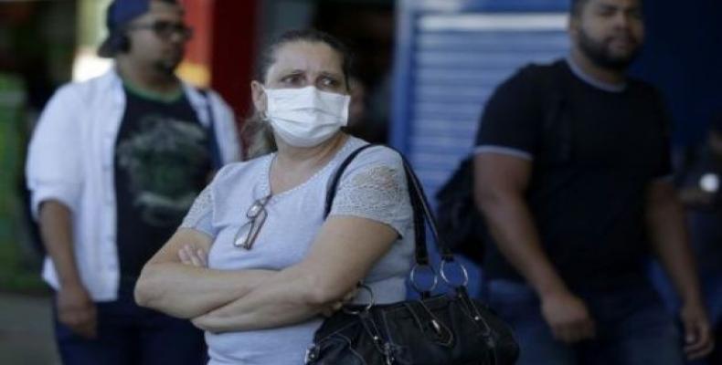 A passenger wearing a face mask at a bus station in Brasilia.  (Photo: teleSUR)