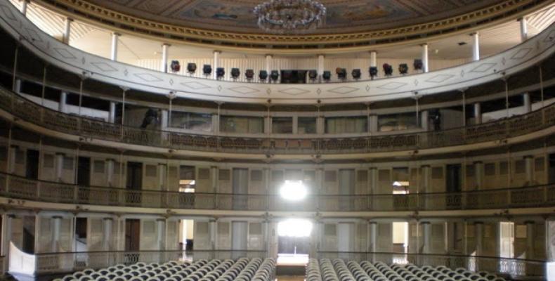 El teatro Sauto, Monumento Nacional cumplirá próximamente 155 años y transita por la etapa final de una minuciosa restauración.Foto:Internet.