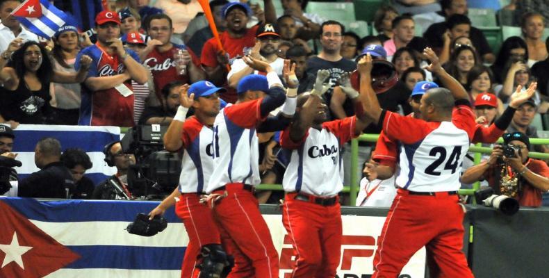 Equio Cuba de béisbol celebrando. Foto: Archivo