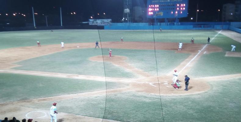 Imagen del juego de este jueves entre Las Tunas y Ciego de Ávila. Foto: Rodolfo Durán Almeida