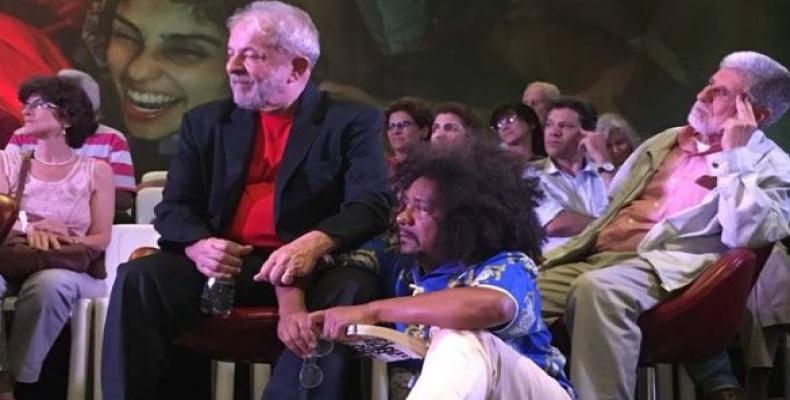 Lula reunido con artistas e intelectuales en Sao Paulo