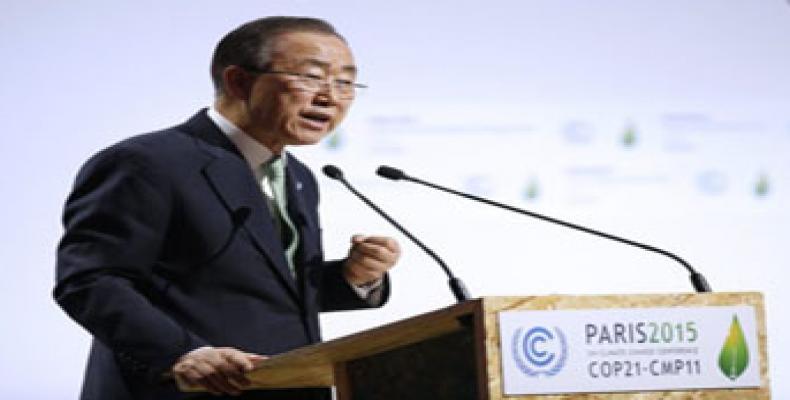 Ban Ki-moon speaking in the conference that adopted the Paris Climate Accord