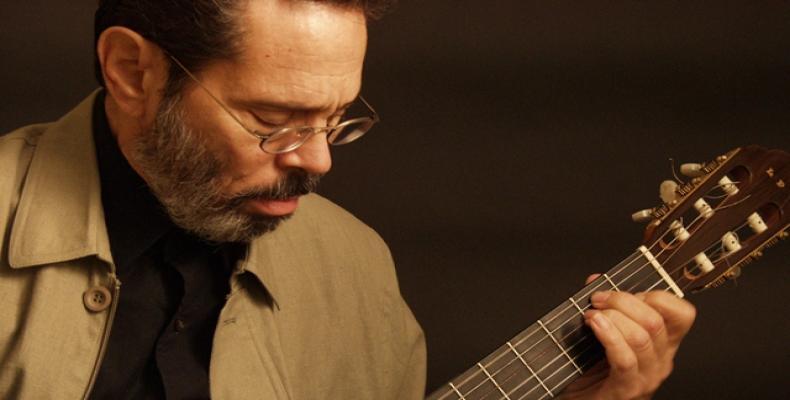 El maestro Leo Brouwer es uno de los creadores cuya figura Toledo Argudín incluye en su exposición. Foto: Archivo