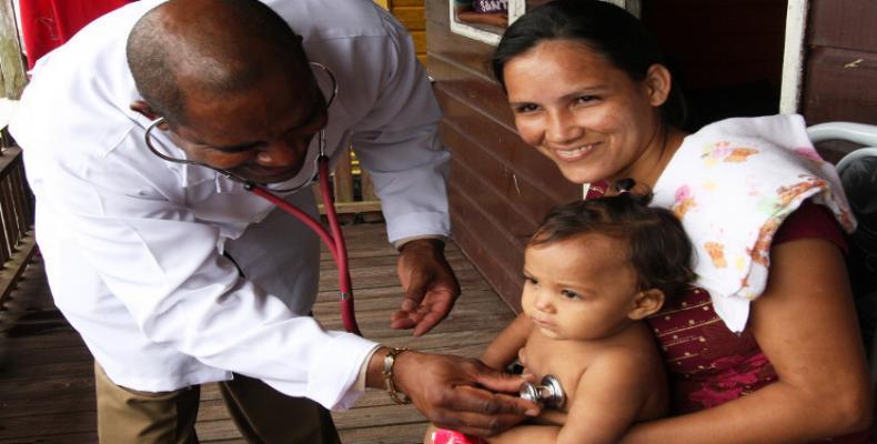 Más Médicos con el aporte de los cubanos llevó atención especializada a los lugares más intrincados de la geografía brasileña. Fotos: Archivo y PL